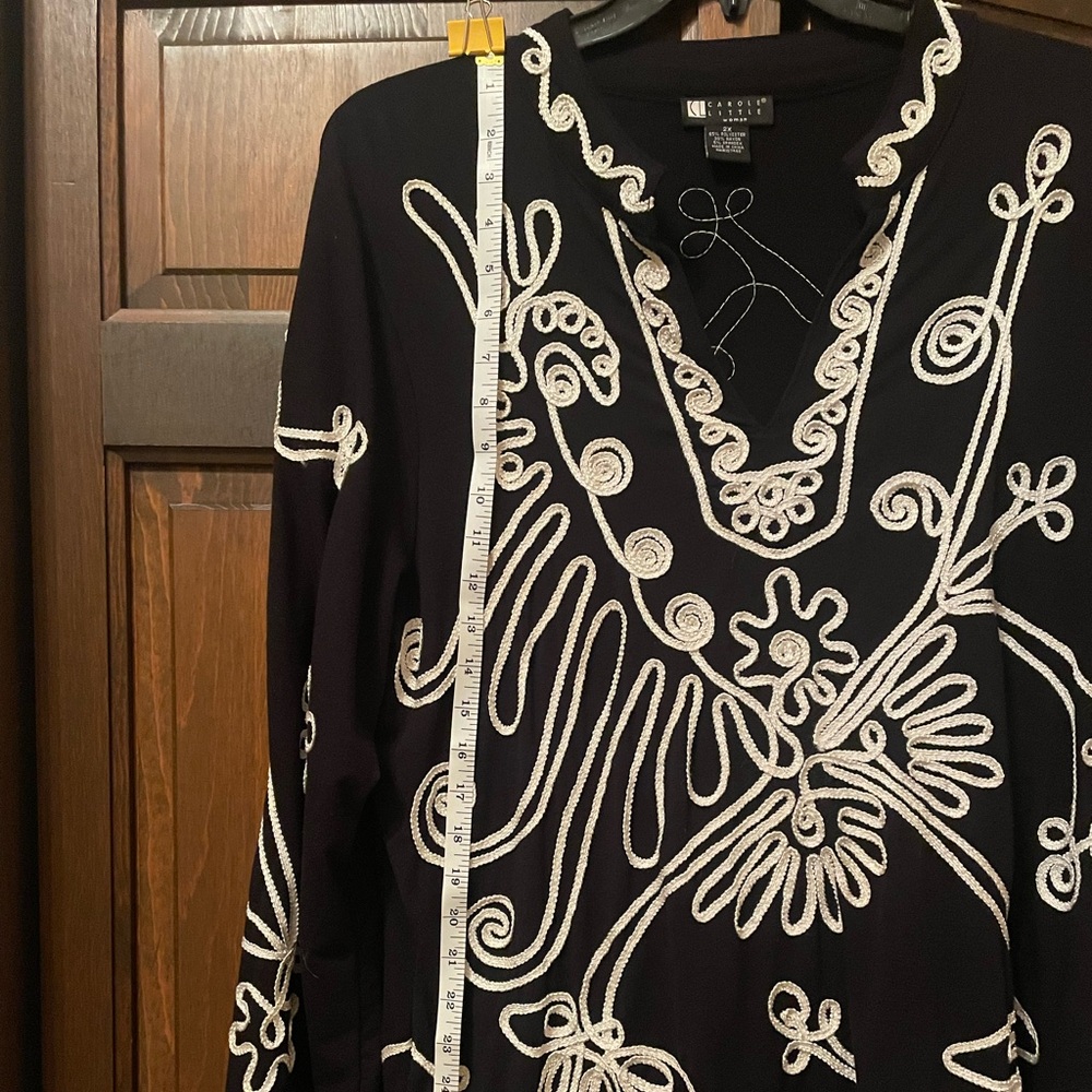 Carole Little. Plus Size 2X. Black Top with White Shiny Embroidered Designs - Picture 15 of 16